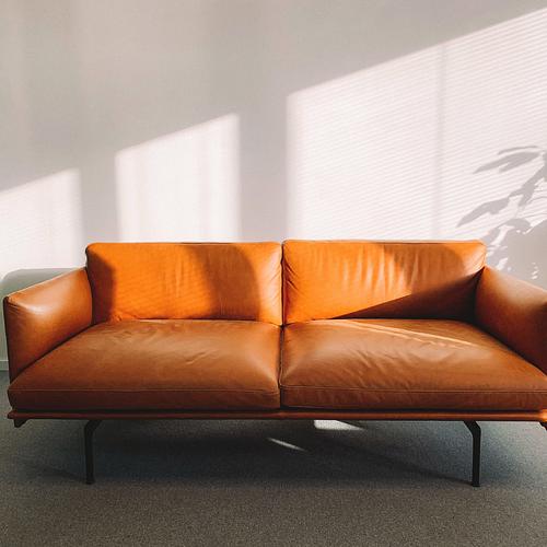 Pomarańczowa sofa vintage