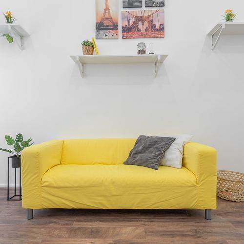 Żółta sofa
